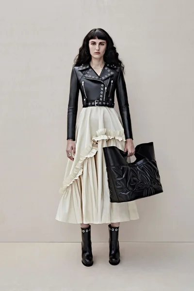 Look 16